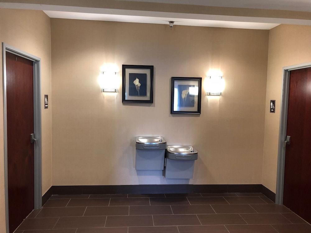 Comfort Suites South Элкхарт Экстерьер фото